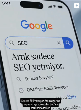 Telefon ekranında bir arama sonucu ve üzerinde 'Artık sadece SEO yetmiyor' başlığı